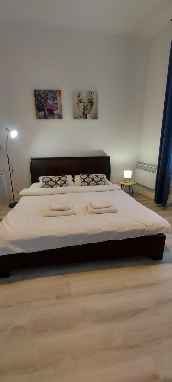 לבוב White Rooms On City Center מראה חיצוני תמונה